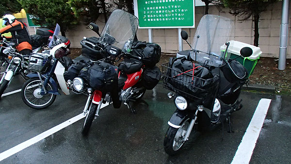 クロスカブ（赤色）とベンリィ１１０ＰＲＯ